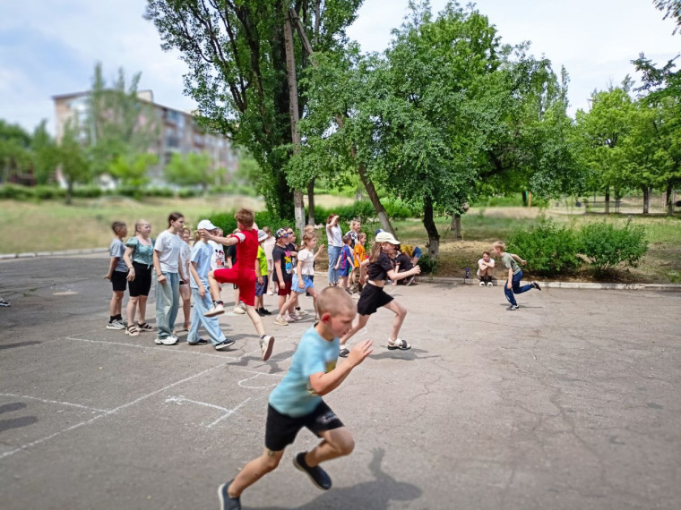 Летние дни в нашем пришкольном лагере проходят весело, активно и с пользой!.